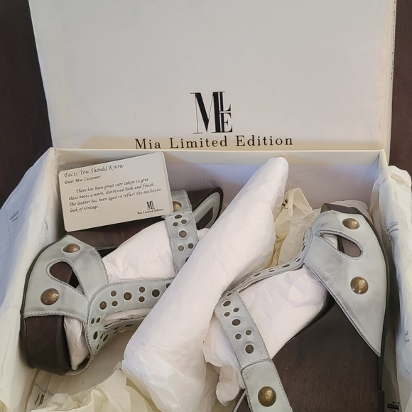 Mia Limited Edition Acadia Wedge Sandal Sz 8 Dirty White - Picture 2 of 5
